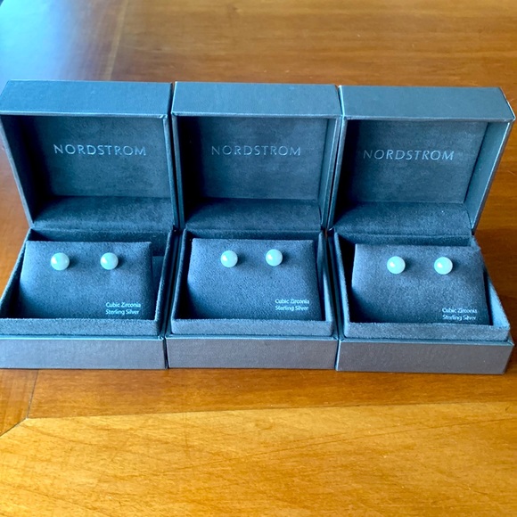 NWT NORDSTROM PEARL AND STERLING SILVER STUD EARRINGS - Picture 5 of 6